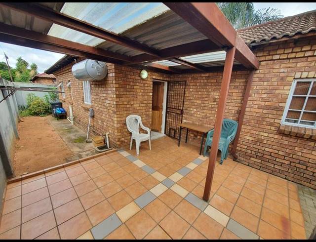 2 BEDROOM HOUSE FOR SALE IN THERESAPARK